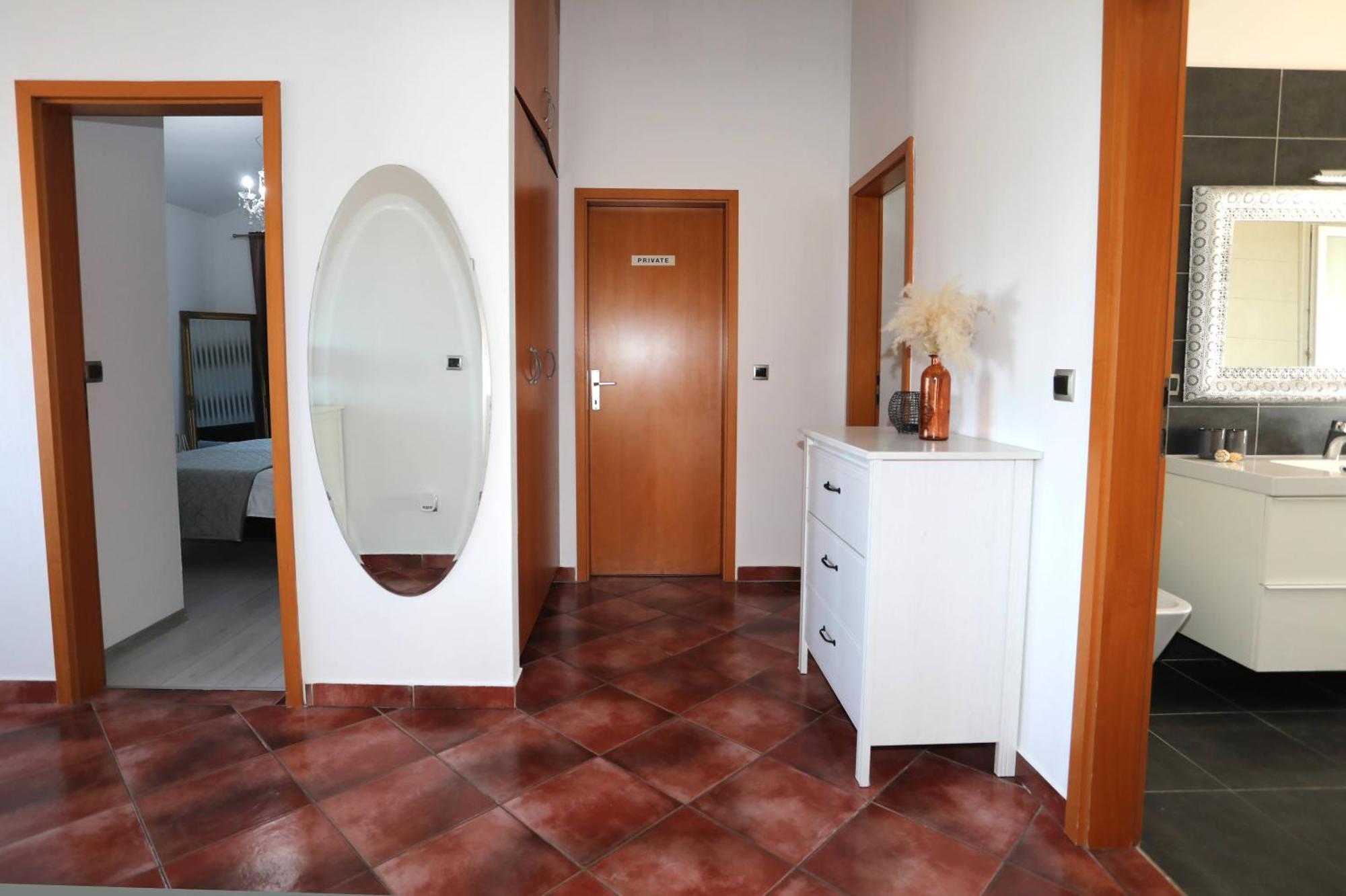 Apartman Debora Sa Privatnim Bazenom 풀라 외부 사진