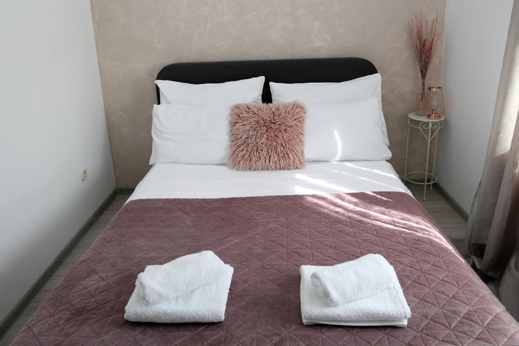 Apartman Debora Sa Privatnim Bazenom 풀라 외부 사진