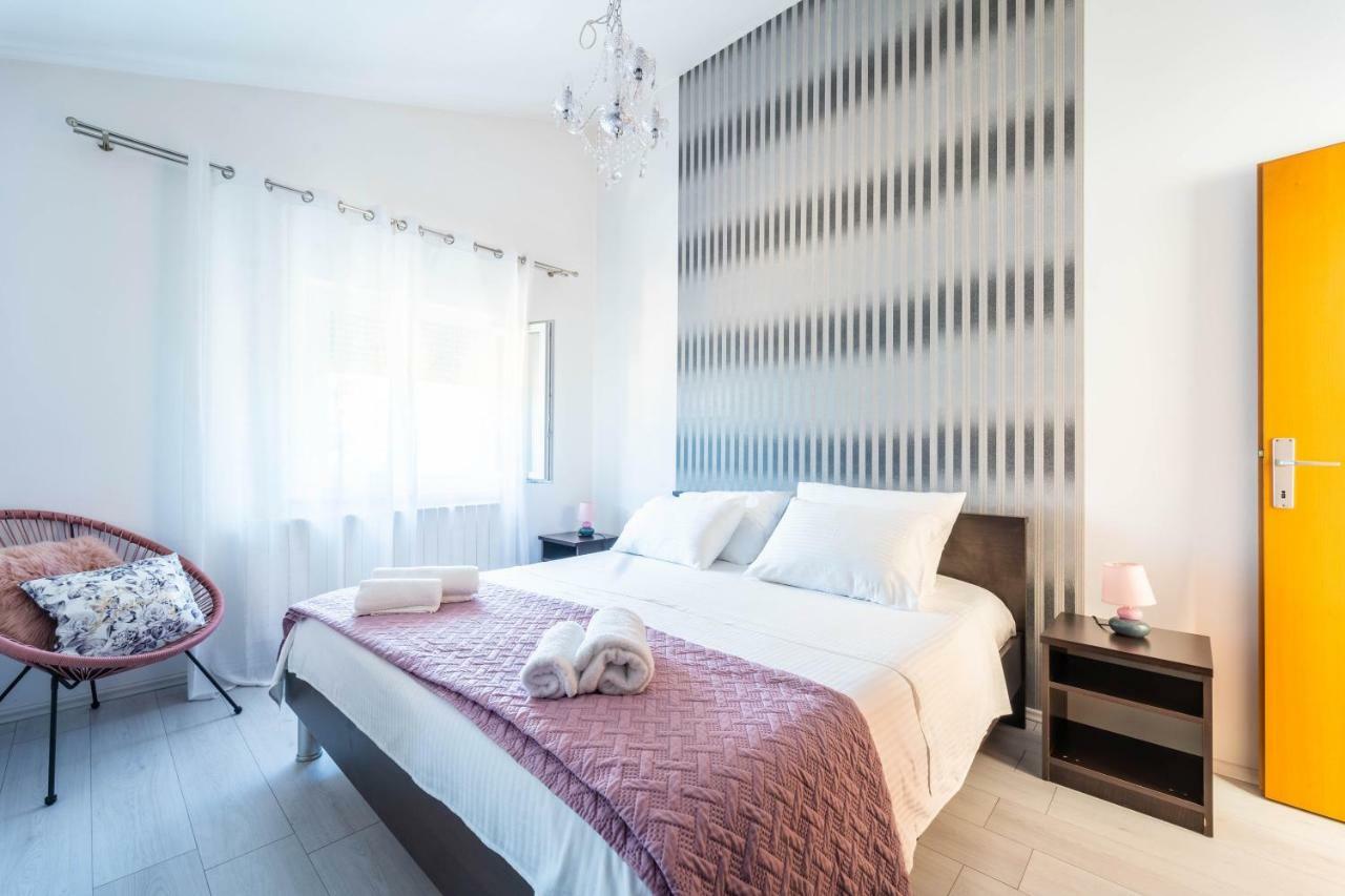 Apartman Debora Sa Privatnim Bazenom 풀라 외부 사진
